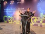 Sapu kotor bersihkan lantai MK yang dikotori politisasi