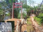 Sudah mendekati akhir tahun pekerjaan jembatan gantung desa Talang renah baru beberapa persen di kerjakan