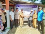 Program Ketahanan Pangan 2024, Pemdes Penyangkak Bagikan Bibit Ikan Lele