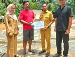 Pemdes Arga Mulya Salurkan Bantuan Donasi Kepada Korban Kebakaran