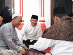 *Kapolda Banten Melayat ke Rumah Duka Almarhum KH Ariman Anwar, Sampaikan Belasungkawa dan Doa*