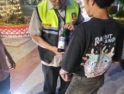 Jaga Kamtibmas, Petugas Gabungan Tindak Tegas Pemuda yang Nekat Bawa Miras di Area Publik”